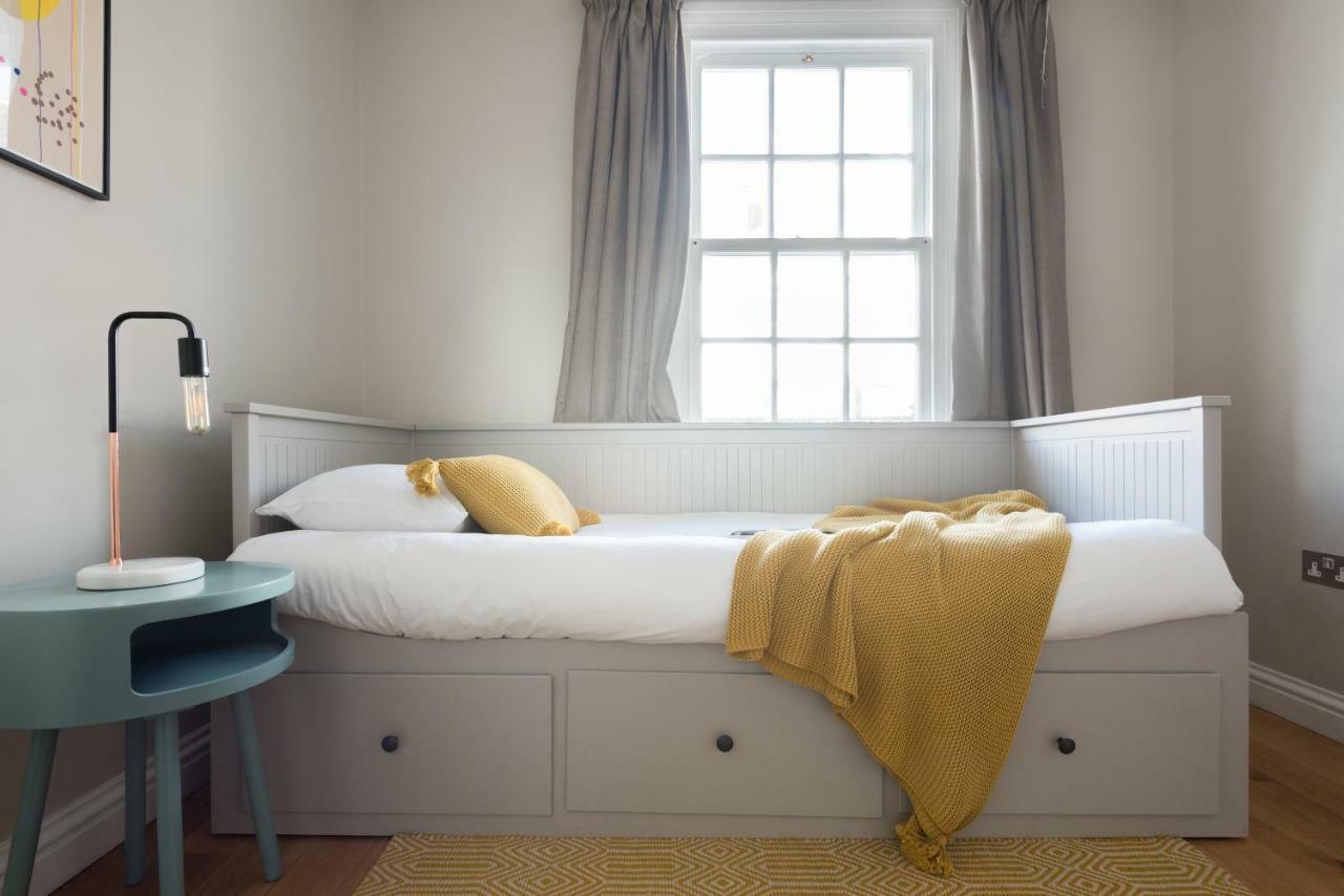 The Navy Court - Scandinavian Inspired 4Bdr Home Oxford Exteriör bild